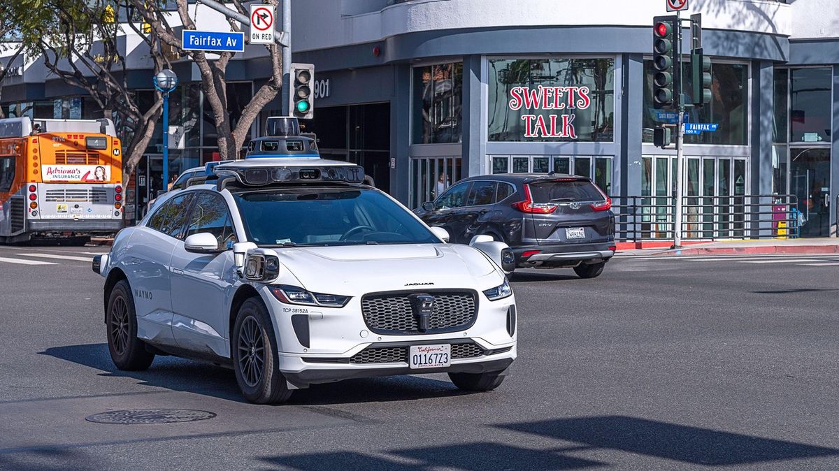 Žena porodila v samořídícím taxi. To ji pak bezpečně dopravilo do nemocnice